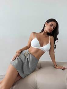 Firerie Rok Mini Linen Wanita Minimalis Elegan Terbaru untuk Komuter dengan Aksesori Logam dan Model Lilitan Depan - Grey - View 4