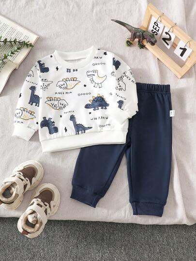 SHEIN Playful Pals 两件套男婴恐龙印花圆领长袖上衣和纯绿色裤子套装，适合户外玩耍、休闲和运动穿着，春秋季。