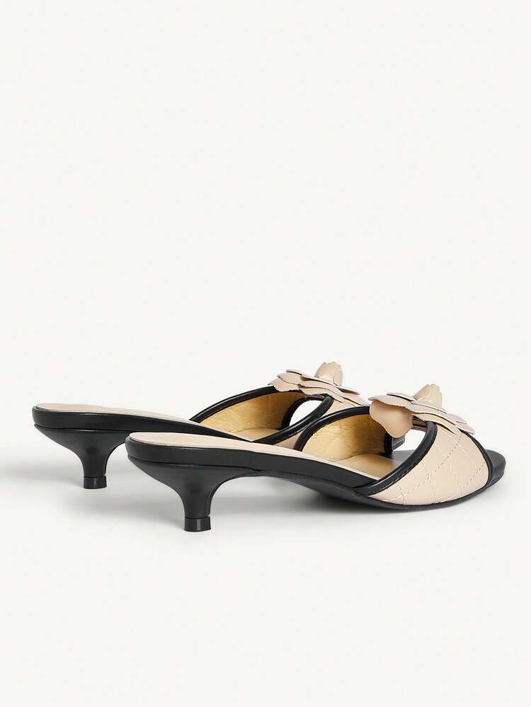 CUCCOO CHICEST 黒とアプリコットのツバキの花飾り キトゥンヒール ラウンドトゥ エレガントでロマンチックなフレンチスタイルのミュールサンダル(レディース)