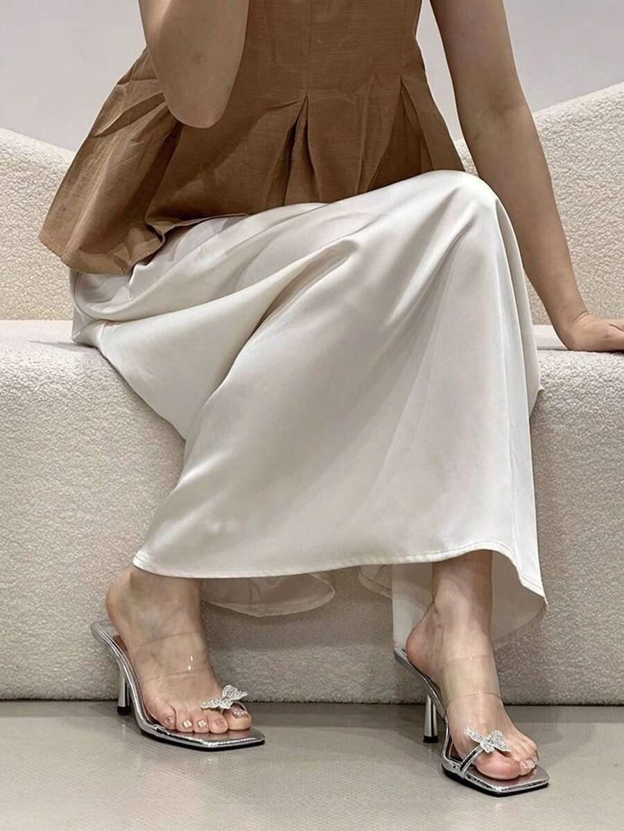 Zapatillas frías de viento de hadas con dedos abiertos nuevas zapatillas Exteriores de verano con taladros de mariposa con tacones finos y sandalias transparentes en el talón Medio, Sandalias de tacón para mujer - Plateado - Ver 1