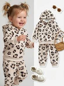 SHEIN 2pcs Young Girls Infant Kids Fashion Casual Chic Cool Beige Khaki All Over Black Leopard Cheetah Animal Print Pattern Long Sleeve Hooded Sweatshirt Hoodie Pullover Tops And Elastic Waist Sweatpants Joggers Pants Two Pieces Outfit Sets Tracksuit Thick Soft Clothes For Daily Wear School Streetwear Fall Autumn Winter - Multicolor - View 9