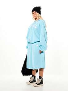 SUMWON WOMEN Áo hoodie dáng rộng màu xanh dương có khóa kéo, in hình công chúa Puerto Rico và điểm nhấn ngôi sao, tạo phong cách đường phố thường ngày. - Màu xanh lam - Xem 3