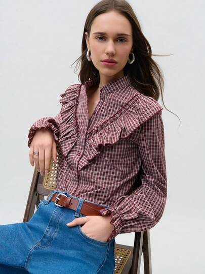 Nöista Blusa de manga larga a cuadros con volantes y diseño de botones delanteros, con una silueta relajada pero femenina. Una blusa casual versátil para mujer que funciona perfectamente como top de primavera, camisa de verano o para vacaciones. Para uso diario, looks de salida o el Día de San Valentín, combinando elegancia casual con un sutil toque inspirado en Y2K.