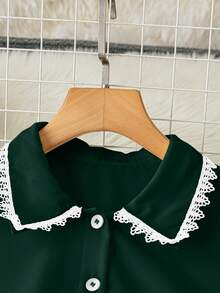 SHEIN Clasi Áo sơ mi nữ dáng ngắn, thanh lịch, tay phồng phối ren tương phản, vạt cong, thích hợp cho công sở và đi làm, mùa xuân/thu. - Màu xanh lá cây đậm - Xem 3