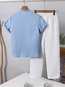 SHEIN 两件套儿童/青少年男童休闲条纹领贴布短袖宽松衬衫和裤子套装，舒适的校园风服装，适合春夏季节、郊游、情人节、约会、旅行、度假、家庭聚会、返校、婚礼、晚宴、运动、生日派对等场合。 - 彩色 - 查看 4