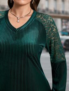 SHEIN LUNE 大码女式绿色优雅派对连衣裙，通勤纯色蕾丝拼接连衣裙，圣诞节女装，新年女装，晚礼服，别致婚礼绿色圆领天鹅绒条纹面料连衣裙，蕾丝袖子贴合臀部，凸显身材，是一款节日派对连衣裙，女式罗纹蕾丝拼接连衣裙，派对连衣裙 - 綠色 - 查看 9