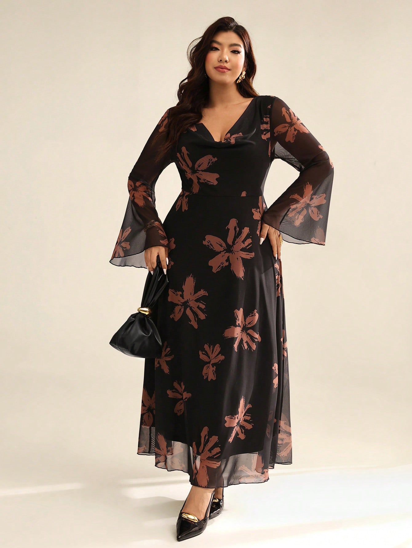 Auralis فستان طويل الأكمام بأكمام واسعة مزخرف بالأ...