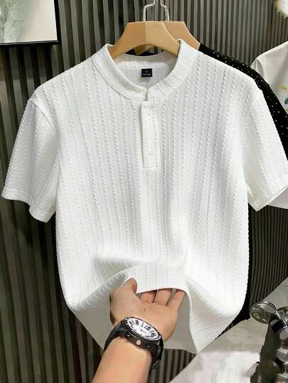 Manfinity Hypemode 男士街头风多功能单品：这款宽松休闲男士T恤采用拼接纹理面料设计，适合街头穿搭、日常休闲、周末郊游、音乐节、社交聚会等多种场合。这款T恤是男士衣橱中不可或缺的百搭单品，也是送给男友或丈夫的绝佳礼物。