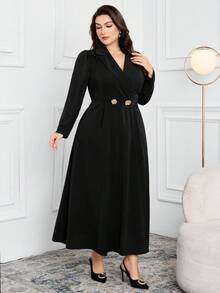 Modelyn Gaun Maxi Minimalis Elegan Ukuran Besar Warna Polos Lengan Panjang Model Silang dengan Pinggang Terikat - Hitam - View 3