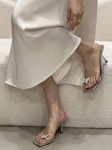 Zapatillas frías de viento de hadas con dedos abiertos nuevas zapatillas Exteriores de verano con taladros de mariposa con tacones finos y sandalias transparentes en el talón Medio, Sandalias de tacón para mujer - Plateado - Ver 10
