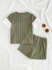 SHEIN Bộ đồ 2 món cho bé trai/bé gái: áo thun gân màu xanh lá cây/trắng và quần xanh dương, trang phục thường ngày thoải mái, đa năng, dễ phối đồ cho mùa hè. - màu xanh lá - Xem 2