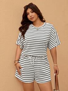 Elaquor 2 peças/Conjunto Conjunto de Camiseta e Shorts de Verão para Mulheres Plus Size - Preto e Branco - Visão 5