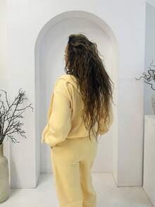 RebeccaVibe 女士奶油黄色休闲宽松运动衫套装，秋季新品 - 黃色 - 查看 2