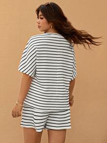 Elaquor 2 peças/Conjunto Conjunto de Camiseta e Shorts de Verão para Mulheres Plus Size - Preto e Branco - Visão 2