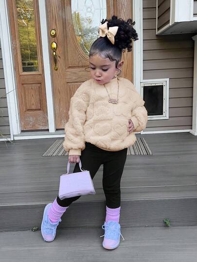 Conjunto de Moletom Casual com Estampa de Coração Fofinho e Legging de Tricô de Cor Sólida para Menina