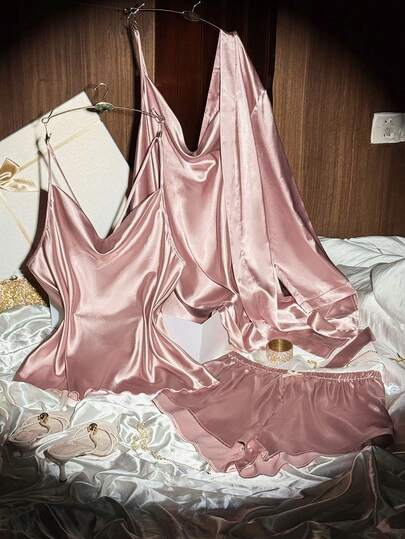 SHEIN ชุดนอนผ้าไหมเทียมพลัสไซส์สำหรับสตรี คอวี เสื้อสายเดี่ยว กางเกงขาสั้น และเสื้อคลุม