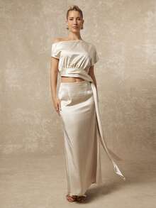 Lumalex 现代简约设计奶油色套装：不对称肩部褶皱腰部露背系带上衣搭配垂坠修身鱼尾裙，采用舒适、光滑、亲肤的缎面面料，优雅得体，适合办公室穿着，也适合多种场合，例如家庭聚会、时尚庆典、春假或暑假，从白天到夜晚，日常休闲穿着皆宜。 - 杏色 - 查看 9