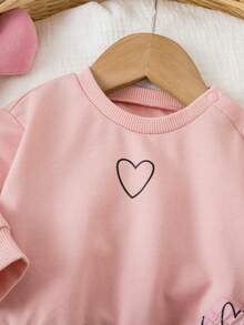 Conjunto de sudadera de manga larga con estampado de corazón y pantalones de cintura elástica para bebé niña recién nacida - Rosa - Ver 3