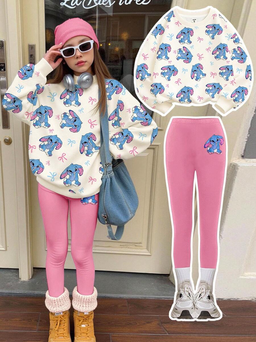 SHEIN Leap Crew 2 件奶油白和玫瑰粉，可爱甜美卡通蓝色兔子露露，蝴蝶结，针迹图案少女休闲柔软圆领长袖运动衫和紧身裤套装，适合秋冬季 - 彩色 - 查看 1