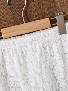 SHEIN Conjunto de 2 piezas de niña joven informal con camiseta de tirantes de encaje y pantalones cortos de encaje, estilo dulce para niñas, nuevos para primavera/verano - Blanco - Ver 4