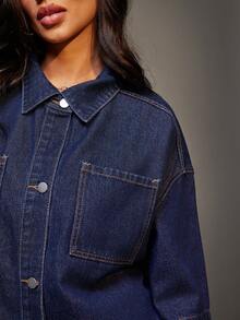 Denimoi 女士落肩袖宽松单排扣休闲口袋牛仔衬衫 - 深色水洗藍 - 查看 6