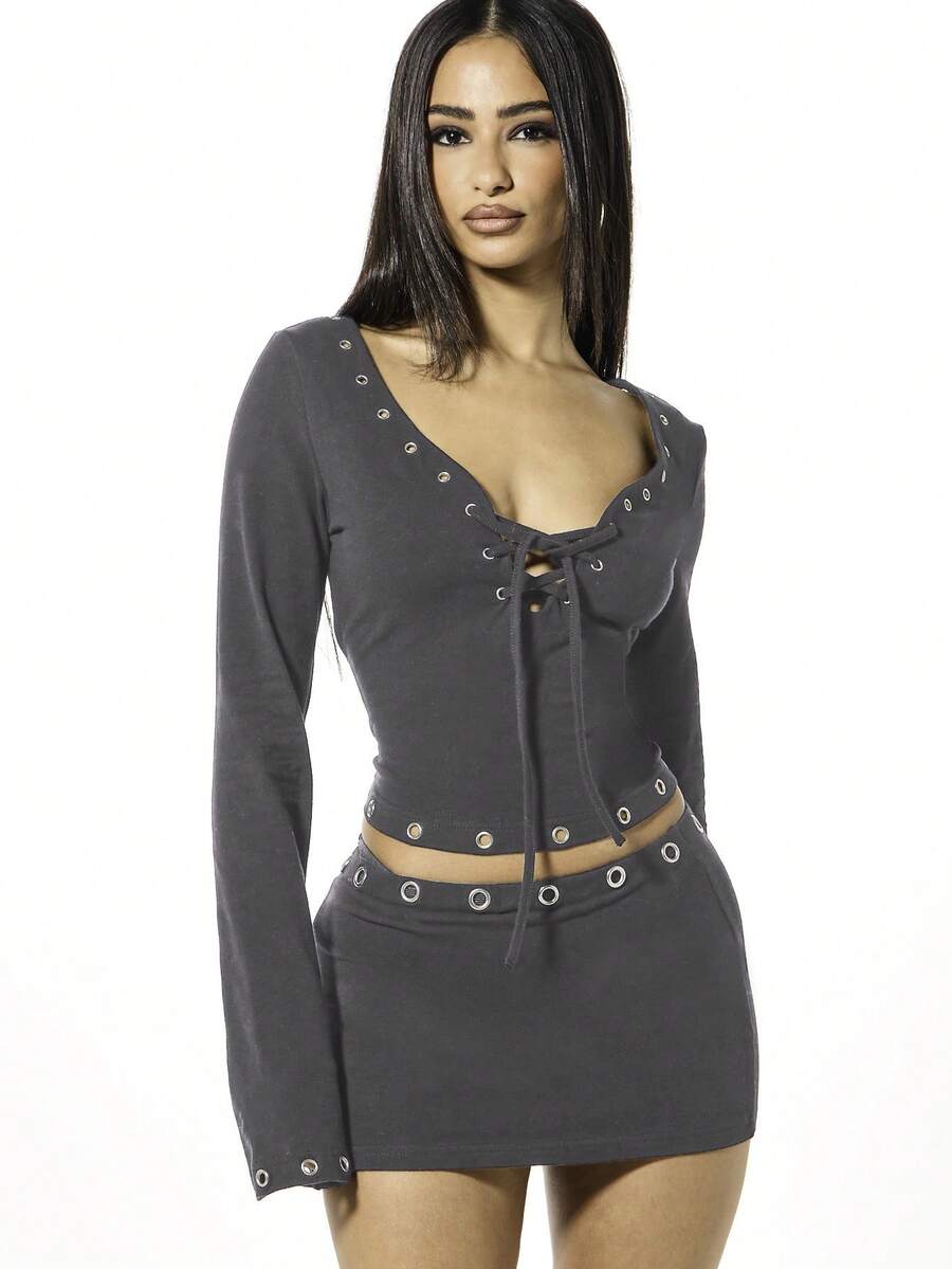 SUMWON WOMEN Áo croptop tay dài buộc dây với khoen và lỗ xỏ dây, thích hợp mặc nhiều lớp vào mùa thu đông. - Màu xám đen - Xem 1