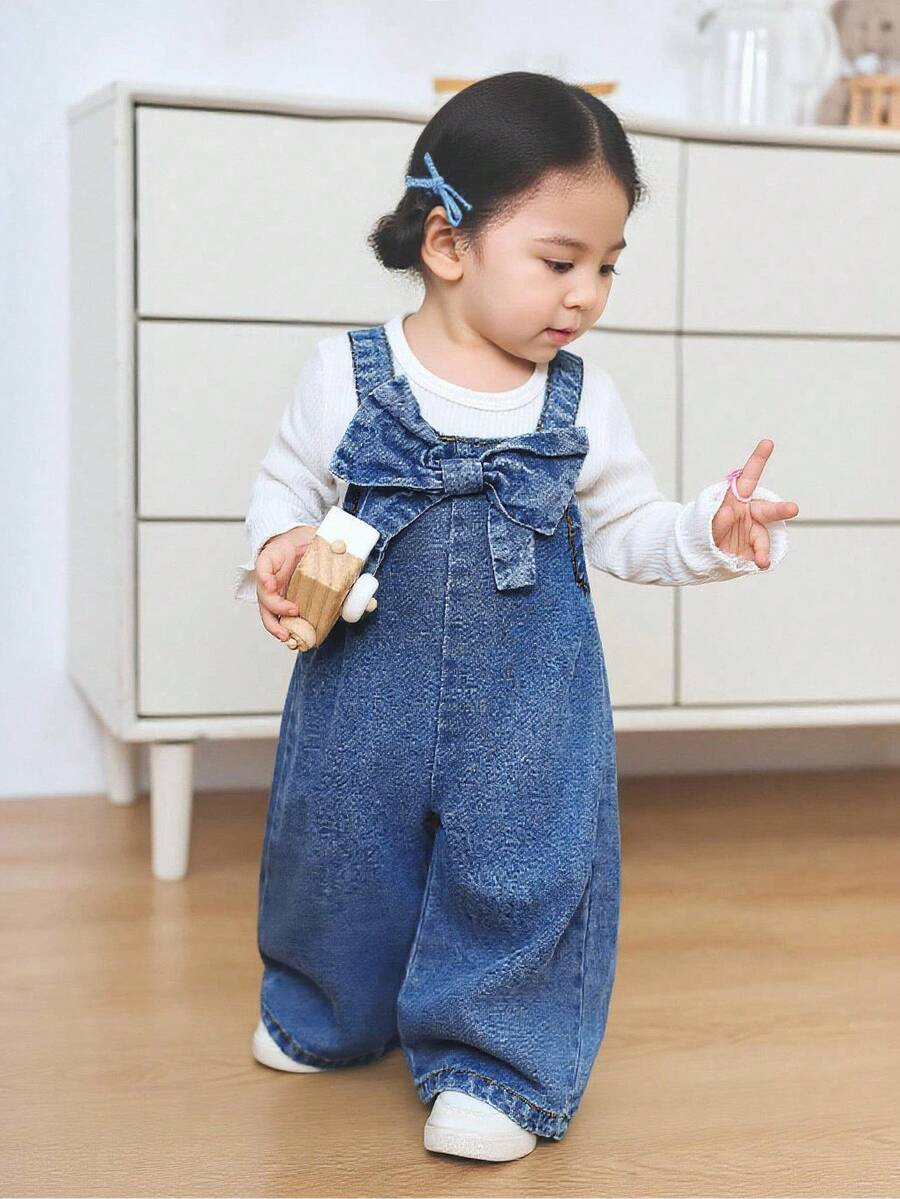 SHEIN 女婴3D蝴蝶结装饰蓝色牛仔宽松连体裤 - 深色水洗藍 - 查看 1