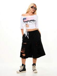 SUMWON WOMEN Áo crop top tay dài in hình cờ Mỹ, kiểu dáng trễ vai, buộc dây, chất liệu rách. - trắng - Xem 3