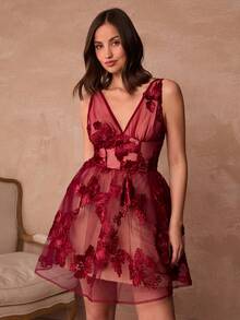 Enchnt 网纱拼接透视贴花V领无袖性感连衣裙 - 酒紅色 - 查看 6