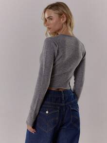 MUSERA 短款修身纽扣针织开衫，优雅可爱性感街头风，适合夜间外出、冬季晚宴派对等场合，春季穿着舒适百搭。 - 灰色 - 查看 2