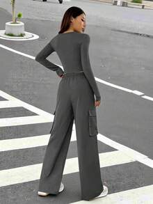 SHEIN EZwear 字母拼布方领修身 T 恤和工装裤