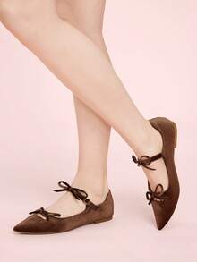 CUCCOO DOLLMOD Sepatu Kasual Serbaguna untuk Sehari-hari Wanita dengan Ujung Lancip, Hiasan Pita, dan Desain Gesper, Cocok untuk Natal. - Coklat - View 3