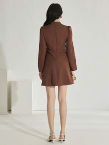 Heiryn 女士优雅通勤连衣裙，简约纯色立领拼接褶裥下摆收腰短款连衣裙，适合春秋季穿着。 - 摩卡棕 - 查看 2