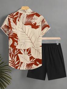 Manfinity Swimmode 夏季男士撞色印花短袖衬衫搭配纯色短裤沙滩装，男士度假衬衫，男士度假服，夏威夷男士衬衫，男士沙滩上衣，男士热带印花衬衫 - 彩色 - 查看 4