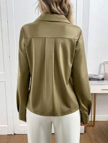 EMERY ROSE Áo sơ mi nữ dài tay màu trơn tối giản cài cúc phía trước, kiểu dáng thường ngày, thích hợp cho mùa Thu/Đông. - màu xanh lá - Xem 2