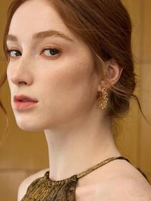 MOTF PREMIUM أقراط حلقية أنيقة مطلية بالذهب عيار 18 قيراط بسلسلة حلزونية مخلبية - ذهبي أصفر - مشاهدة 3