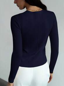 Aloruh 简约杏色V领长袖金属装饰短款女式毛衣，秋冬款 - 藏蓝色 - 查看 2