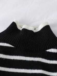 SHEIN Playful Pals 女婴秋冬条纹针织毛衣上衣和卡其裤套装，时尚又可爱 - 黑色 - 查看 3