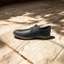 Calzado de hombre fabricado en piel auténtica, suela TR antiderrapante y acabado pegado + cosido. Modelo moderno y minimalista, perfecto para eventos, trabajo o estilo casual elegante. Cómodo, resistente y de alta calidad. Cafe - CAFE - Ver 3