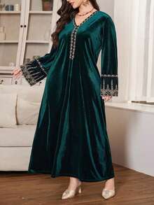 Al Najma Vestido Elegante e Modesto de Manga Longa em Veludo com Decote em V, Ajuste Solto, Decoração com Fita, Formal para Convidado de Batizado, Verde Oliva - Verde Escuro - Visão 6
