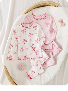 SHEIN 超萌芭蕾舞风格粉色蝴蝶结爱心印花，粉色蝴蝶结丝带印花，舒适透气，四件套女童家居服，长袖长裤，适合夏季、秋季、冬季穿着，街头风、休闲校园运动风、户外野餐、街拍、居家、校园等场合。 - 粉色 - 查看 4