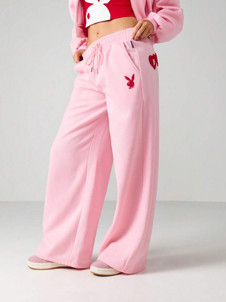 Missguided x Playboy Pantalon de jogging à jambes larges avec appliqué en forme de cœur, taille avec cordon de serrage et poches latérales pour un confort casual