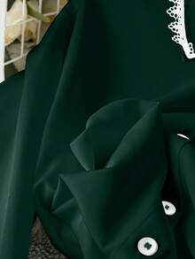 SHEIN Clasi Áo sơ mi nữ dáng ngắn, thanh lịch, tay phồng phối ren tương phản, vạt cong, thích hợp cho công sở và đi làm, mùa xuân/thu. - Màu xanh lá cây đậm - Xem 4