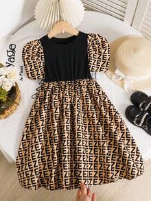SHEIN Vestido de niña joven lindo con estampado geométrico, empalme, manga corta, unicolor y largo medio - Multicolor - Ver 2