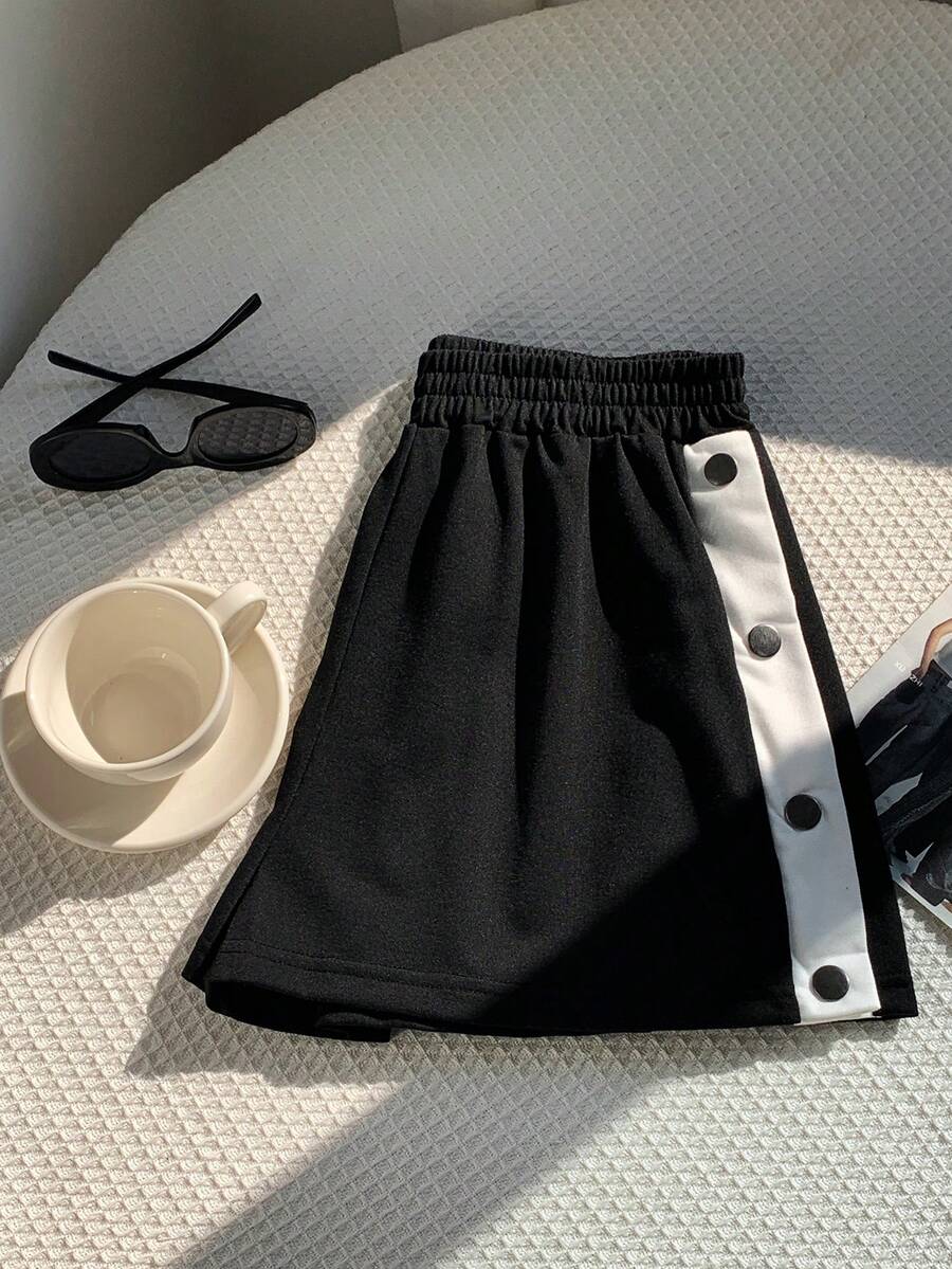 SHEIN EZwear Women's Color-Contrast Edge Button Design Shorts - Black and White - View 1