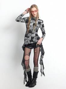 Fitted Crew Neck Long Sleeve Printed Pullover Top - Black - View 3