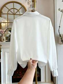 SHEIN Franclia 女士翻领衬衫，长袖，纽扣前襟，袖口装饰，领口饰有围巾，休闲宽松版型，时尚风格 - 白色 - 查看 2