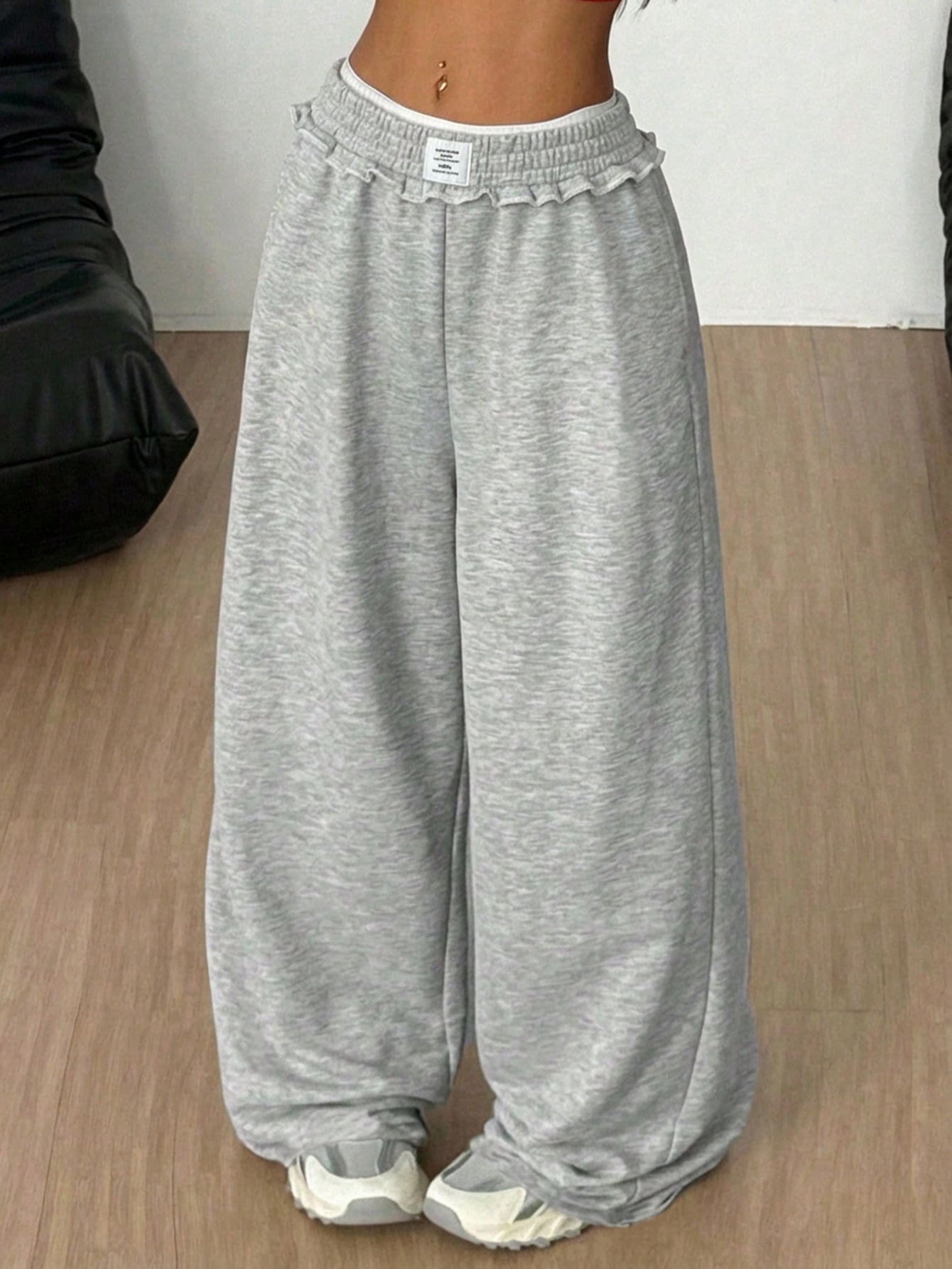 SHEIN 少女宽松休闲简约舒适中腰撞色抽绳装饰运动裤,秋冬季 - 淺灰色 - 查看 1