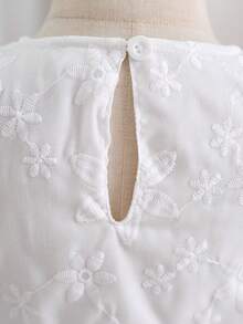 SHEIN Baby Girl Cute Crinkle Embroidered Fabric Dress, Suitable For Home, Outdoor, Vacation, Party And Other Occasions, Versatile, Spring/Summer - White - View 5