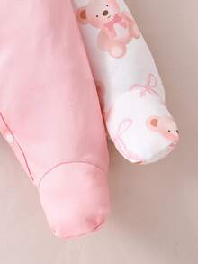 SHEIN 4 件套新生儿熊和蝴蝶结印花长袖连体衣、帽子和手套套装、婴儿睡衣